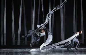 Contemporary Dragon KungFu Company. Photo by Li Huimin.